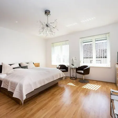 Tatil Evi Schoenes Mit Garten