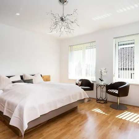 Schoenes Mit Garten Dom wakacyjny