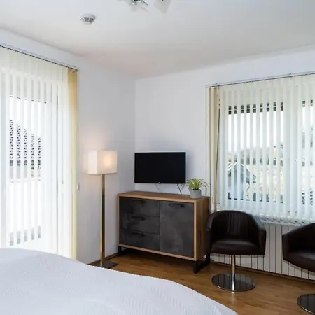 Schoenes Mit Garten Dom wakacyjny