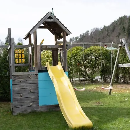 Hébergement de vacances Schoenes Mit Garten *