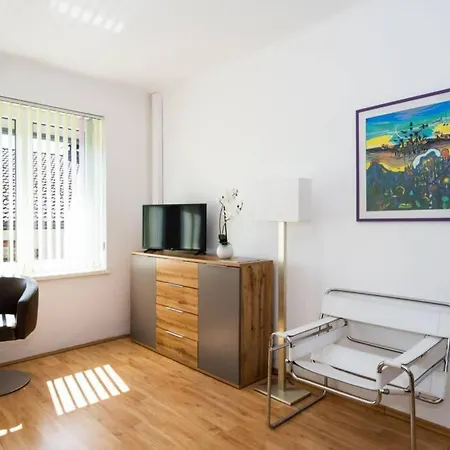Hébergement de vacances Schoenes Mit Garten *