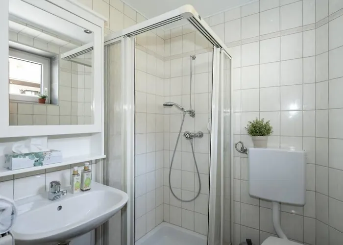 Schoenes Mit Garten Tatil Evi